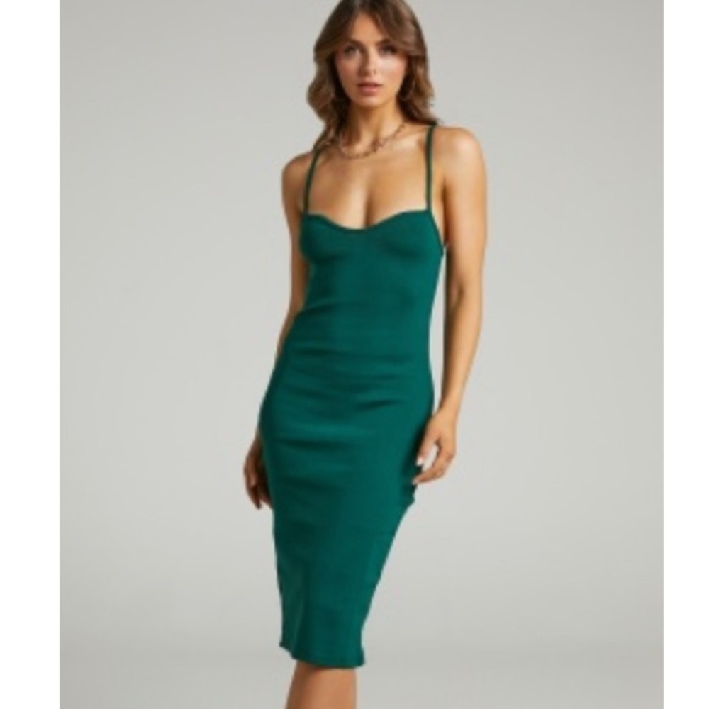 Green bodycon sweetheart neckline midi dress